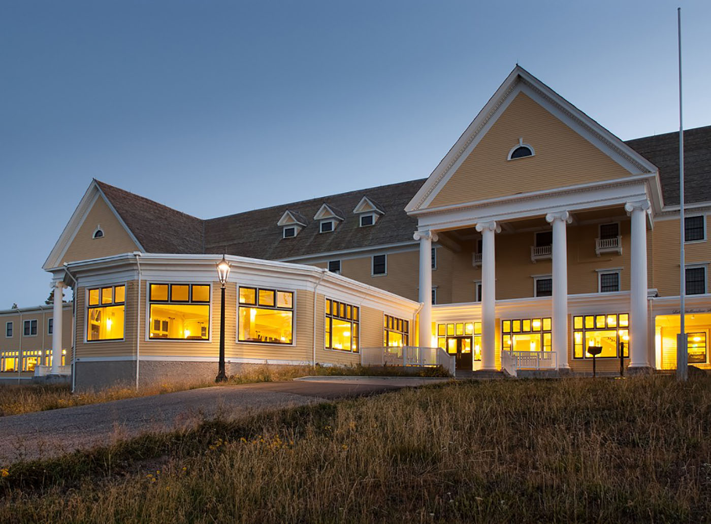 Lake Yellowstone Hotel